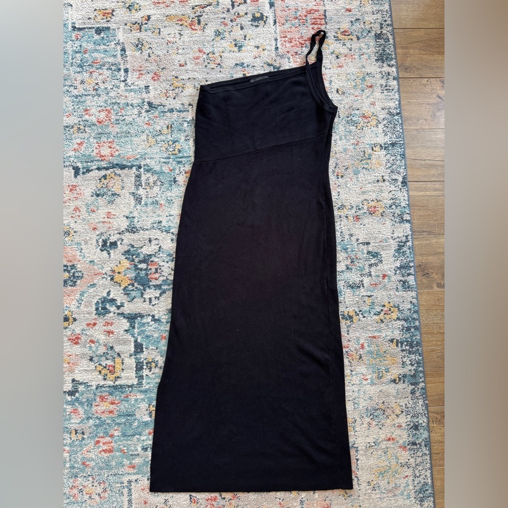 House of Harlow 1960 One Shoulder Ribbed Midi Dress
Size Large